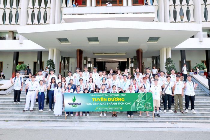 Các em học sinh tham gia chương trình