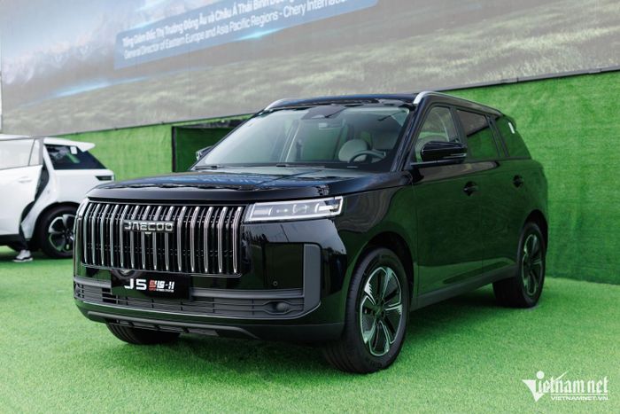 Jaecoo J5 có 2 phiên bản hybrid. Ảnh: Hoàng Hiệp