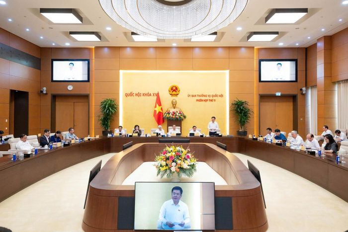 Ủy ban Thường vụ Quốc hội cho ý kiến. Ảnh: QH