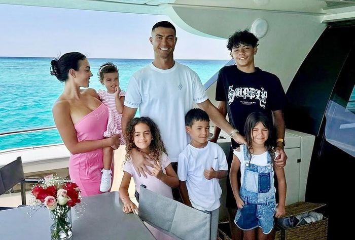 Ronaldo tận hưởng khoảng thời gian bên gia đình - Ảnh: X