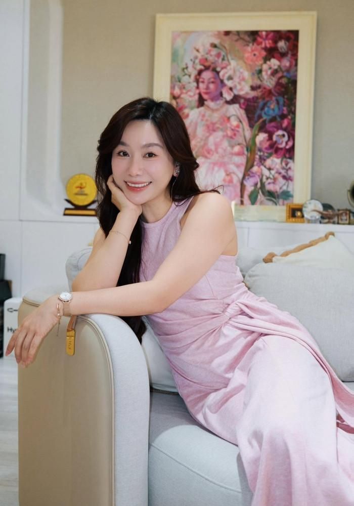 MC Anh Thơ chủ động hạn chế công việc để chăm lo tổ ấm. 