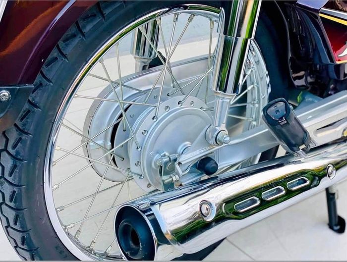 Đây là thế hệ Dream đầu tiên tại Việt Nam được Honda nâng dung tích động cơ lên 110cc, thay cho động cơ 100cc trước đó.