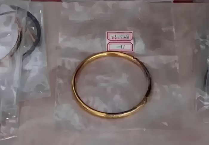 Vàng thật được bọc bên ngoài lõi vonfram khiến thủ đoạn này khó bị phát hiện bằng các phương pháp kiểm tra thông thường. Ảnh: CCTV