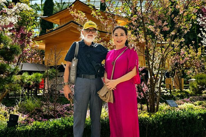 NSND Kim Xuân bên người chồng đã hàng chục năm đưa đón đi làm.
