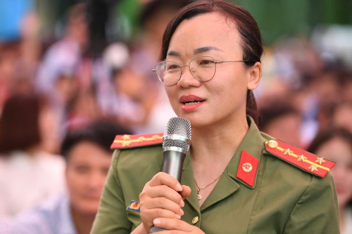 Đại úy Đinh Thị Như Hoa, Trung tâm Huấn luyện - Cục An ninh mạng và phòng, chống tội phạm sử dụng công nghệ cao (A05), Bộ Công an. Ảnh: Dương Triều.