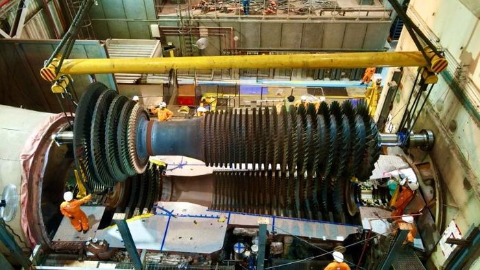 Lực lượng sửa chữa EPS thực hiện cẩu rotor tuabin tổ máy GT21