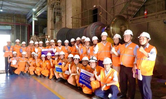 Lãnh đạo EVNGENCO3 trao quà động viên người lao động EPS và Công ty Nhiệt điện Phú Mỹ tại Nhà máy điện Phú Mỹ 2.1
