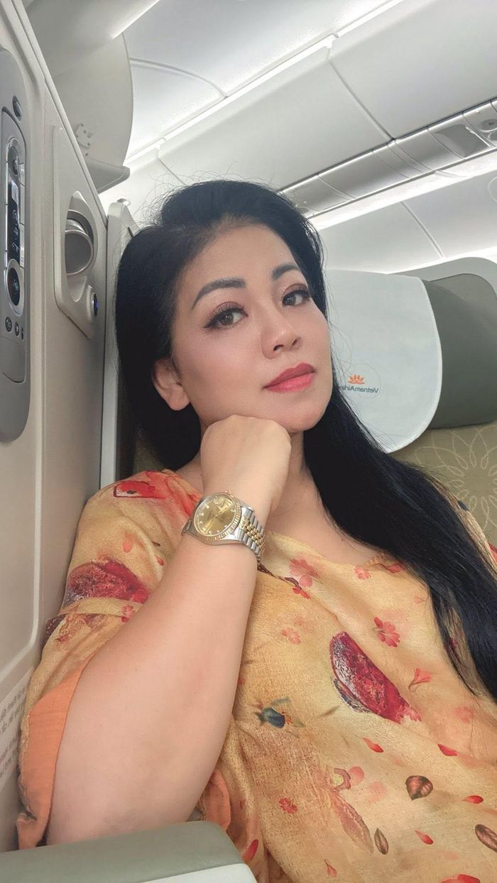 Ca sĩ Anh Thơ đăng ảnh và viết: ''Gác lại những bộn bề sáng tạo, chỉ muốn làm một người bình thường để thương bạn''.