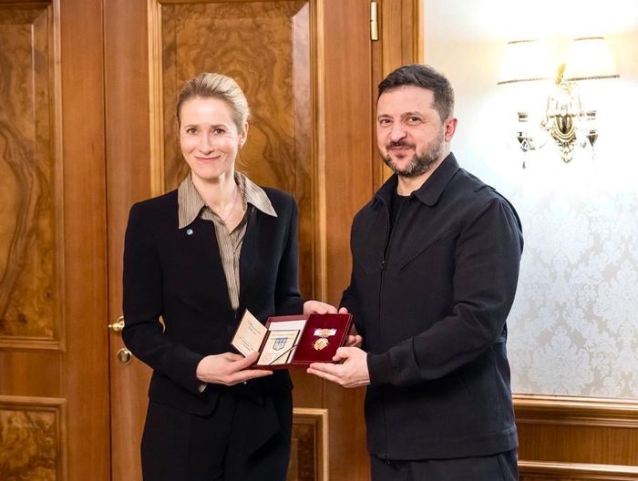 Đại diện cấp cao phụ trách chính sách đối ngoại của EU Kaja Kallas (trái) và Tổng thống Ukraine Volodymyr Zelensky. Ảnh: X/@kajakallas