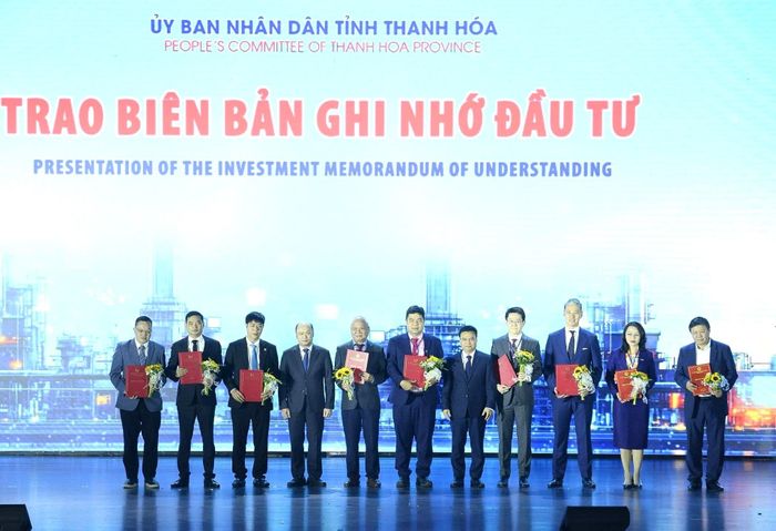 Hội nghị dự kiến trao các giấy chứng nhận đăng ký doanh nghiệp, quyết định chấp thuận chủ trương đầu tư, giấy chứng nhận đăng ký đầu tư, quyết định giao đất, cho thuê đất, thành lập cụm công nghiệp và hợp đồng tín dụng cho khoảng 20 đơn vị theo quy trình rút ngắn thời gian xử lý nội bộ. Ảnh minh họa