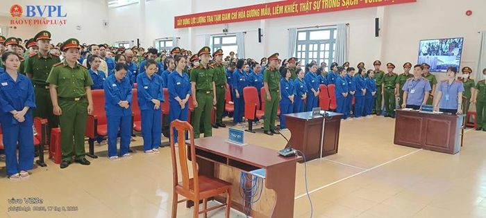 Trong số 227 bị cáo, Nguyễn Trung Hiếu (ca sĩ Chi Dân) và Nguyễn Đỗ Trúc Phương (biệt danh “cô tiên từ thiện”) cùng bị truy tố về tội “Tổ chức sử dụng trái phép chất ma túy”. Andrea Aybar Carmona (người mẫu An Tây) bị truy tố về các tội “Tổ chức sử dụng trái phép chất ma túy” và “Tàng trữ trái phép chất ma túy”.