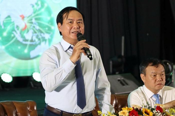  Thứ trưởng Bộ Nông nghiệp và Môi trường Võ Văn Hưng phát biểu tại diễn đàn. 