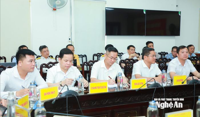 Các đại biểu dự phiên tiếp công dân. Ảnh: Thành Duy