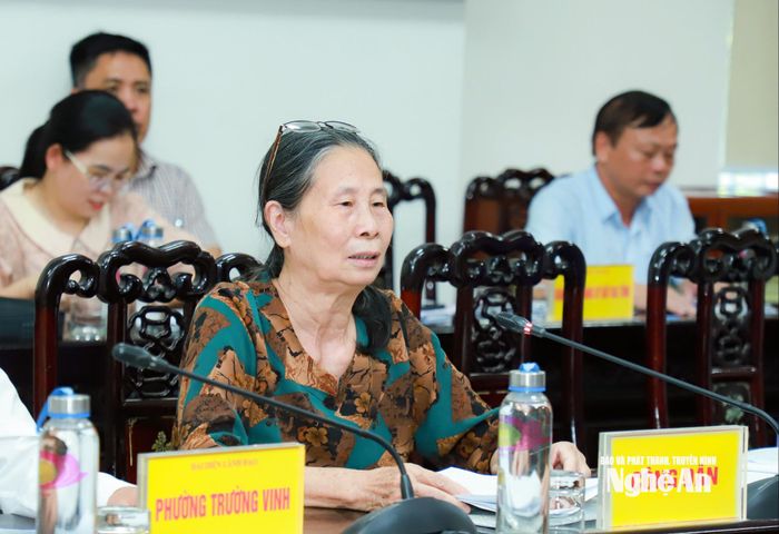 Bà Trần Thị Lựu, phường Trường Vinh, kiến nghị được hưởng chính sách miễn, giảm tiền sử dụng đất đối với người có công. Ảnh: Thành Duy