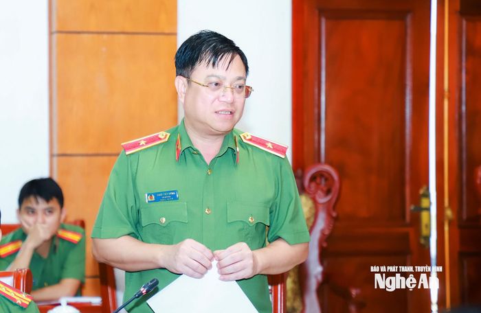 Thiếu tướng Đinh Việt Dũng - Ủy viên Ban Thường vụ Tỉnh ủy, Giám đốc Công an tỉnh phát biểu tại hội nghị. Ảnh: Thành Duy