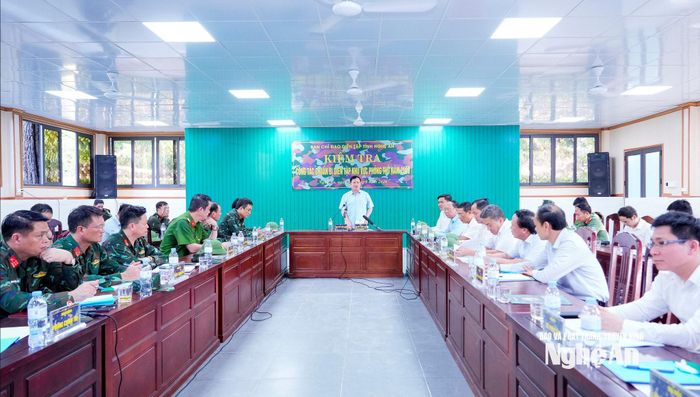 Bí thư Tỉnh ủy, Trưởng đoàn ĐBQH tỉnh Nguyễn Khắc Thận phát biểu. Ảnh: Phạm Bằng