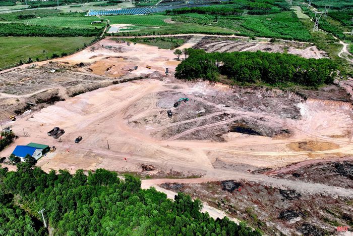 Gần 15 ha đất giai đoạn 1 đang dần hoàn thiện mặt bằng để triển khai dự án.