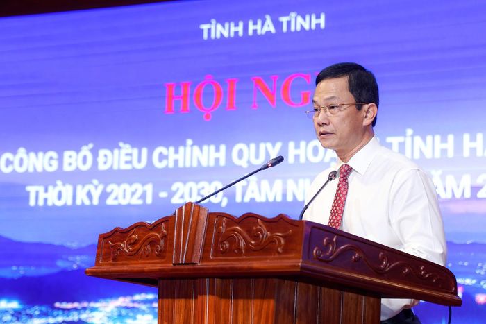 Đồng chí Nguyễn Trọng Hiếu - Ủy viên BTV Tỉnh ủy, Phó Chủ tịch UBND tỉnh công bố điều chỉnh Quy hoạch tỉnh thời kỳ 2021 - 2030, tầm nhìn đến năm 2050.