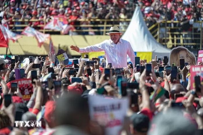 Tổng thống Brazil Luiz Inacio Lula da Silva vận động tranh cử tại Sao Bernardo do Campo, ngày 16/8/2026. (Ảnh: THX/TTXVN phát)