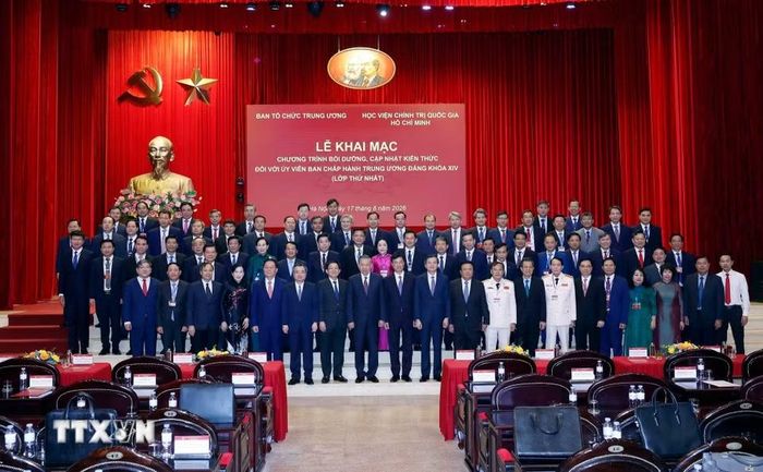 Tổng Bí thư, Chủ tịch nước Tô Lâm, các đại biểu và học viên là các đồng chí Ủy viên Trung ương. (Ảnh: Thống Nhất/TTXVN)