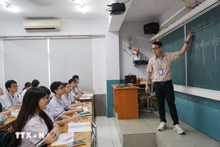 Học sinh Trường Trung học cơ sở Nguyễn Du (phường Bến Thành, Thành phố Hồ Chí Minh) trong giờ học môn Toán. (Ảnh: Thu Hoài/TTXVN)