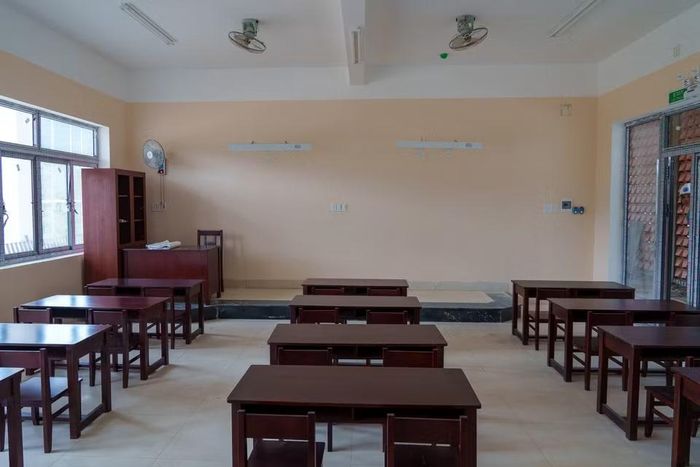 Một lớp học khang trang đã hoàn thiện lắp đặt các trang thiết bị. (Ảnh: Thanh Phong/Vietnam+)