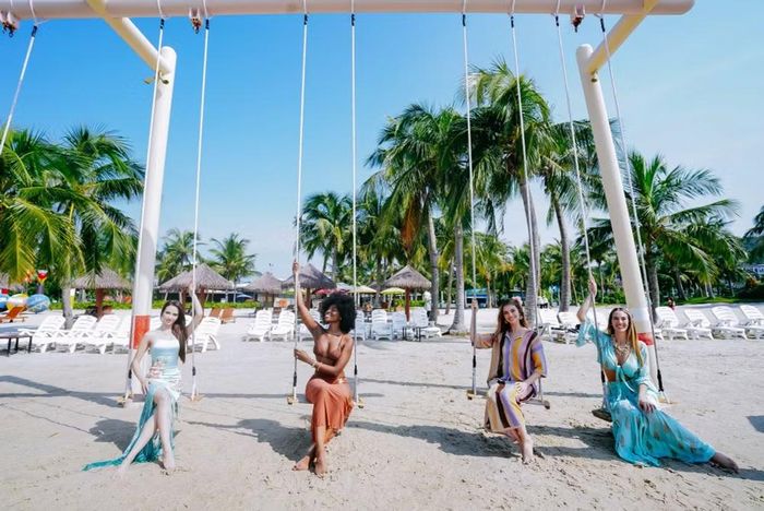 Dàn thí sinh Miss World 2026 trải nghiệm nghỉ dưỡng ở Đồ Sơn, Hải Phòng. (Ảnh: CTV/Vietnam+)