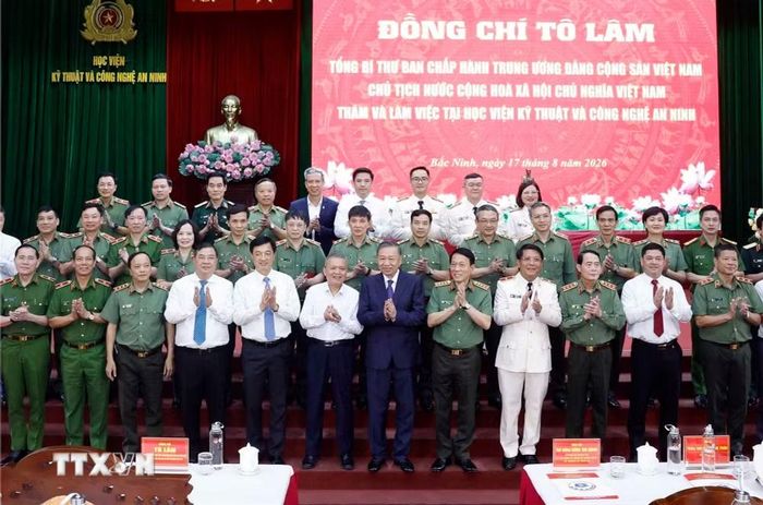 Tổng Bí thư, Chủ tịch nước Tô Lâm và các đại biểu. (Ảnh: Thống Nhất/TTXVN)