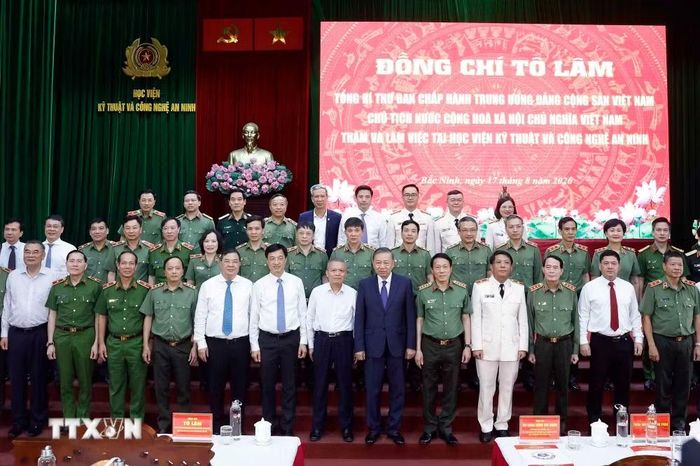 Tổng Bí thư, Chủ tịch nước Tô Lâm và các đại biểu. (Ảnh: Thống Nhất/TTXVN)
