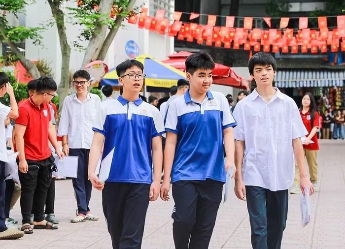 Thí sinh dự thi lớp 10 tại Hà Nội. (Ảnh: TTXVN)