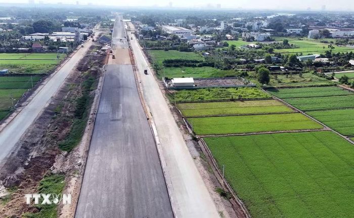 Dự án Vành đai 3 Thành phố Hồ Chí Minh ở phía Tây (đoạn qua địa bàn huyện Củ Chi cũ) đang dần hình thành. (Ảnh: Tiến Lực/TTXVN)