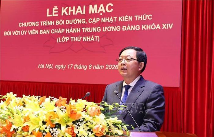 Đồng chí Hồ Quốc Dũng, Ủy viên Trung ương Đảng, Phó Thủ tướng, đại diện các học viên phát biểu. Ảnh: Văn Điệp/TTXVN