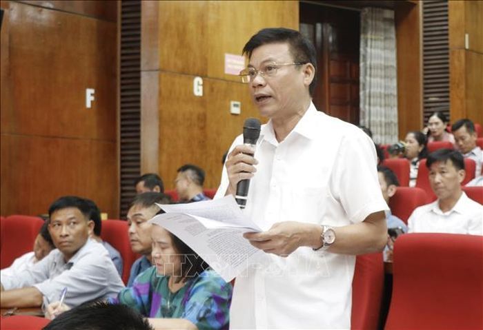 Các đại biểu kiến nghị. Ảnh: Thanh Thương/TTXVN