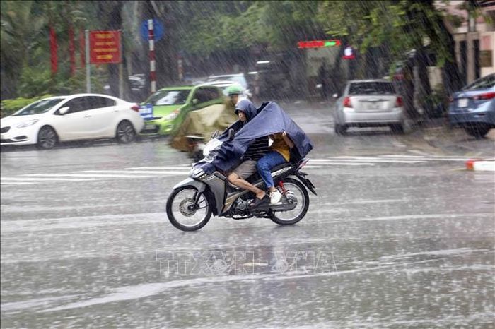 Cảnh báo mưa dông kèm lốc sét ở Hà Nội. Ảnh minh họa: Tuấn Đức/TTXVN