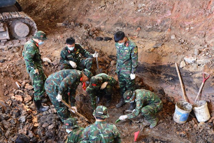 Hài cốt và di vật được lực lượng chuyên môn thu thập, bảo quản theo quy định để phục vụ công tác xác minh danh tính liệt sĩ.