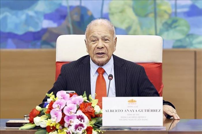 Thượng nghị sĩ Alberto Anaya Gutiérrez, Tổng Bí thư Đảng Lao động Mexico phát biểu. Ảnh: Doãn Tấn/TTXVN