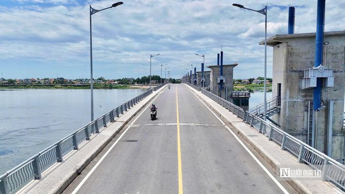 Trước đó, hạng mục cầu giao thông đã được thông xe kỹ thuật vào đầu năm 2026, tạo thêm một tuyến kết nối giữa hai bờ sông.