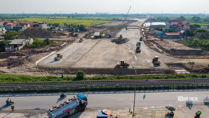 Trong ảnh là khu vực trục đại lộ 120m giao với quốc lộ 1A thuộc địa bàn xã Hồng Vân.
