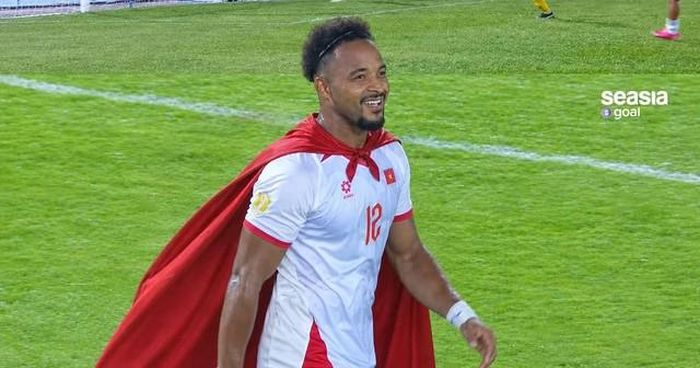 Khoảnh khắc bay người đánh đầu ghi bàn của Xuân Son gây sốt trên mạng. Ảnh: Seasia goal.
