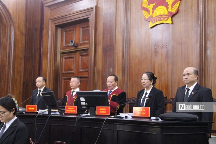HĐXX do Thẩm phán Vũ Thanh Lâm làm chủ tọa. Thẩm phán dự khuyết là ông Trần Minh Châu cùng các Hội thẩm Nhân dân.