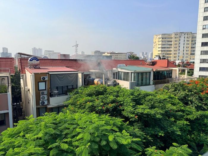 Đám cháy nhìn từ trên cao. Ảnh: Thanh Hiếu/Dân trí