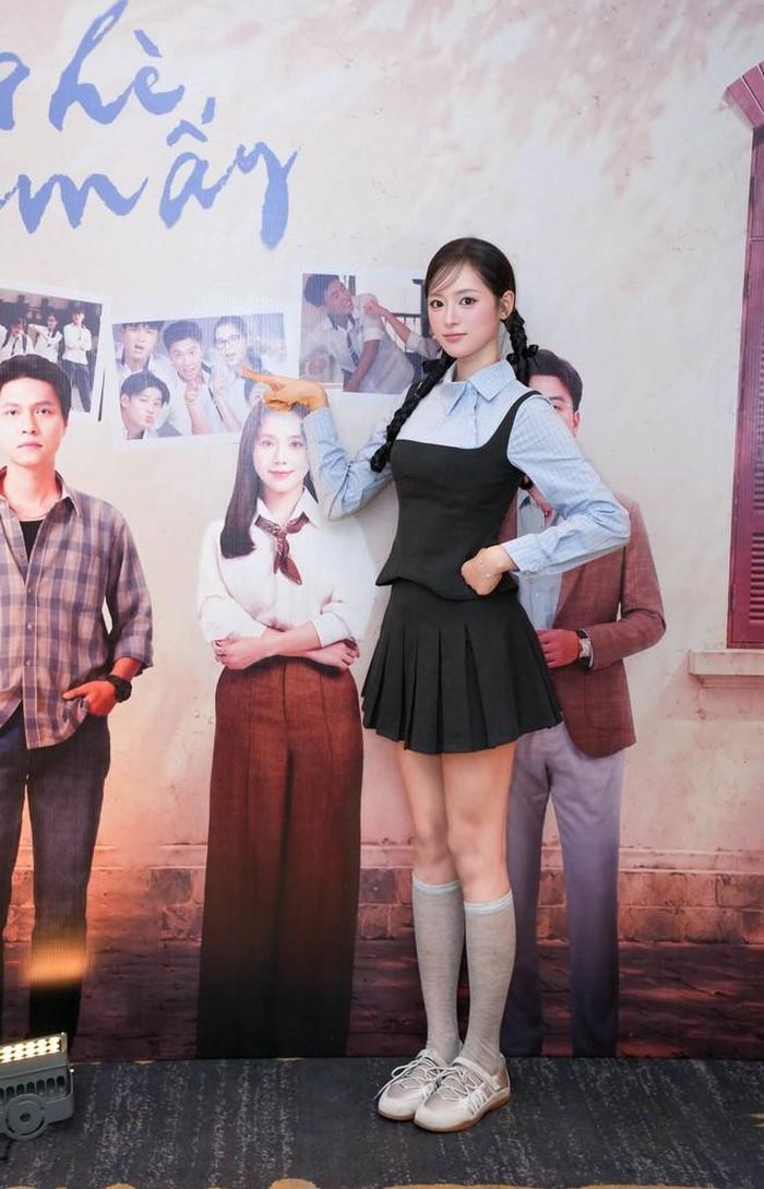 Nguyễn Thị Trinh thừa nhận bản thân không tránh khỏi áp lực khi lần đầu xuất hiện trên màn ảnh nhỏ. Ảnh: NVCC.