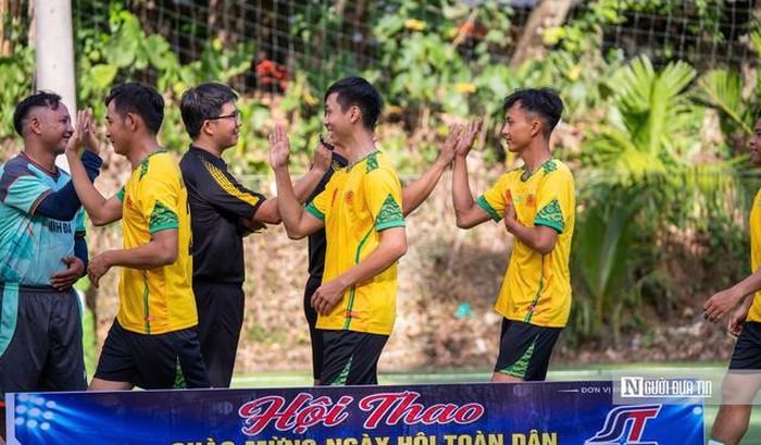 Bên cạnh chương trình trao quà cho hoàn cảnh khó khăn còn có hoạt động Hội thao hướng tới kỷ niệm Ngày truyền thống Công an nhân dân và Ngày hội Toàn dân bảo vệ an ninh Tổ quốc.