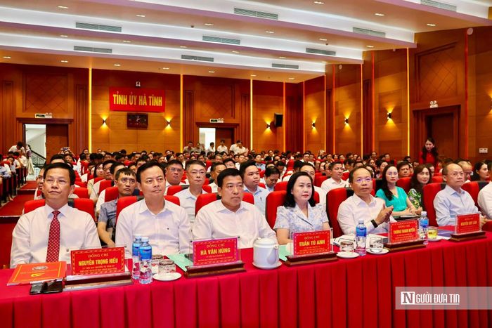 Các đại biểu tham gia hội nghị công bố điều chỉnh Quy hoạch tỉnh thời kỳ 2021 - 2030, tầm nhìn đến năm 2050.
