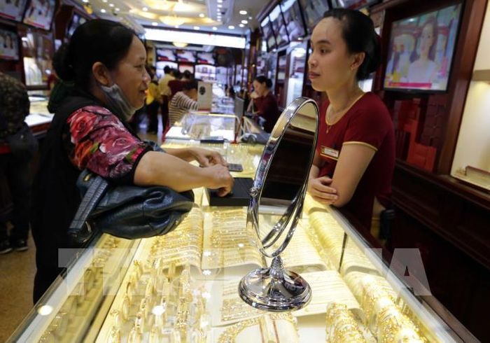 Cập nhật mới nhất giá vàng hôm nay 17/8. Ảnh: Trần Việt - TTXVN