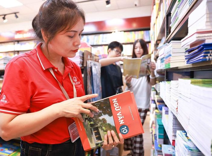 Năm học 2026 - 2027 bắt đầu sử dụng một bộ sách giáo khoa thống nhất trên toàn quốc. Ảnh: Thanh Tùng - TTXVN