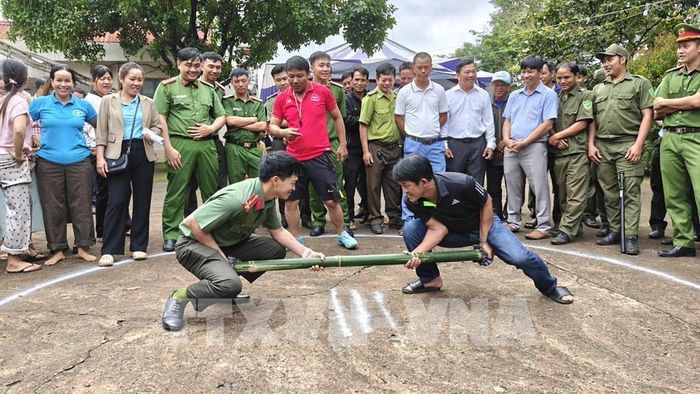 Người dân tham gia các hoạt động văn hóa, thể thao. Ảnh: K GỬIH - TTXVN