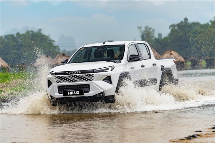 Toyota Hilux đang ngày càng vươn lên trong phân khúc bán tải tại Việt Nam. Ảnh: TMV