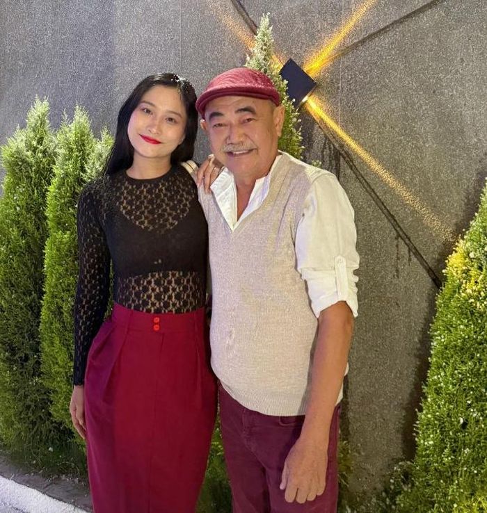 NSND Việt Anh và vợ trẻ Chân Chân.
