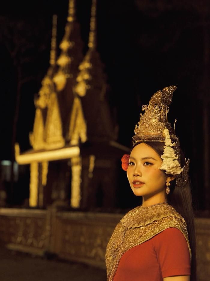 Phương Mỹ Chi hóa thân thành cô gái người Khmer trong MV mới. Ảnh: FBNV